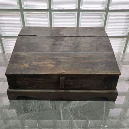 صورة طاوله قديمه للدراسه بالخمسينات 