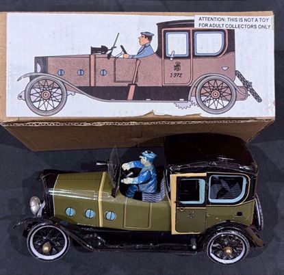 صورة Vintage Tin Toy Car with Driver I-972 Classic 