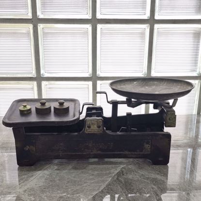 Picture of ميزان قديم مع اوزان 