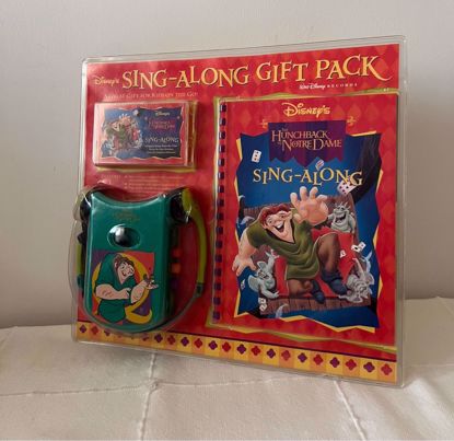 Picture of جهاز تشغيل كاسيت ، شريط كاسيت ، وكتاب احدب نوتردام