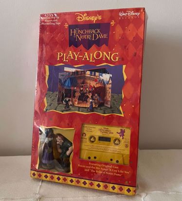 Picture of ٢ مجسم ، شريط كاسيت ، مسرح Popup